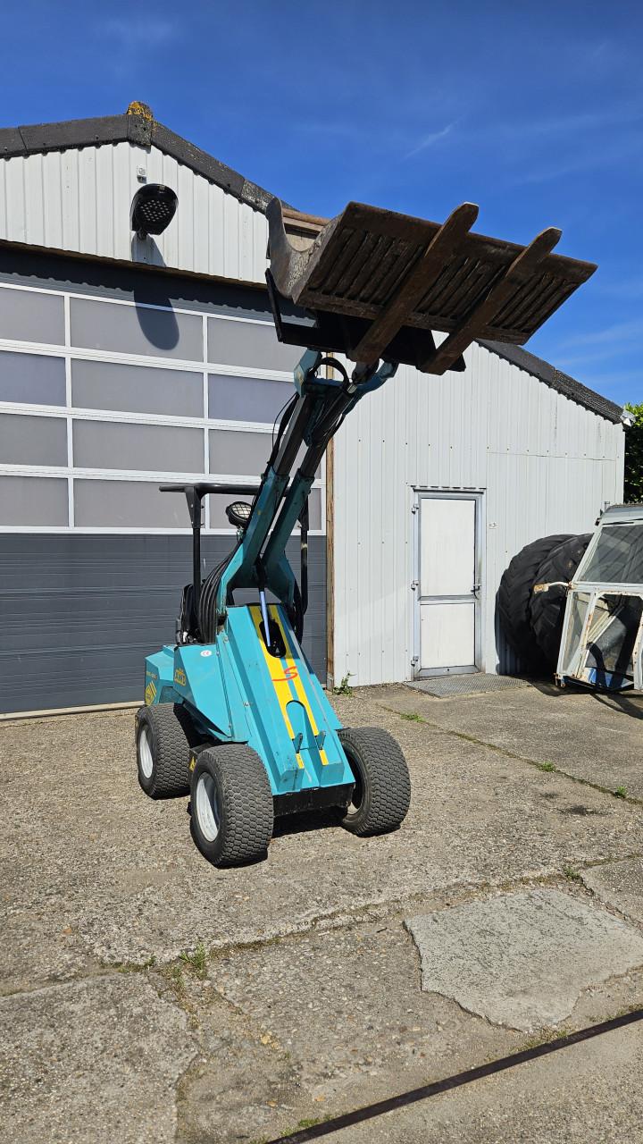 Avant Vano 420D shovel