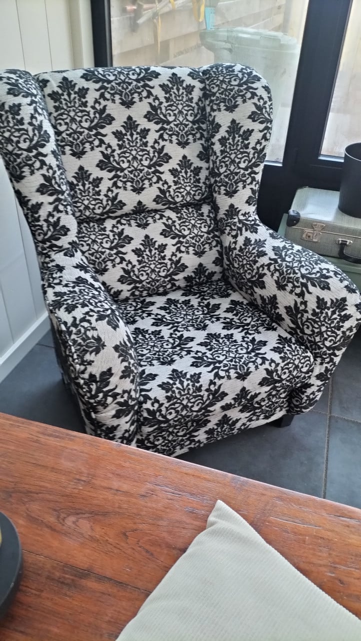 Oor fauteuils zwart/grijs met bijpassende hocker