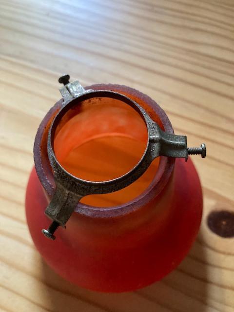 Rood glazen lampenkapje - Frans en heel oud
