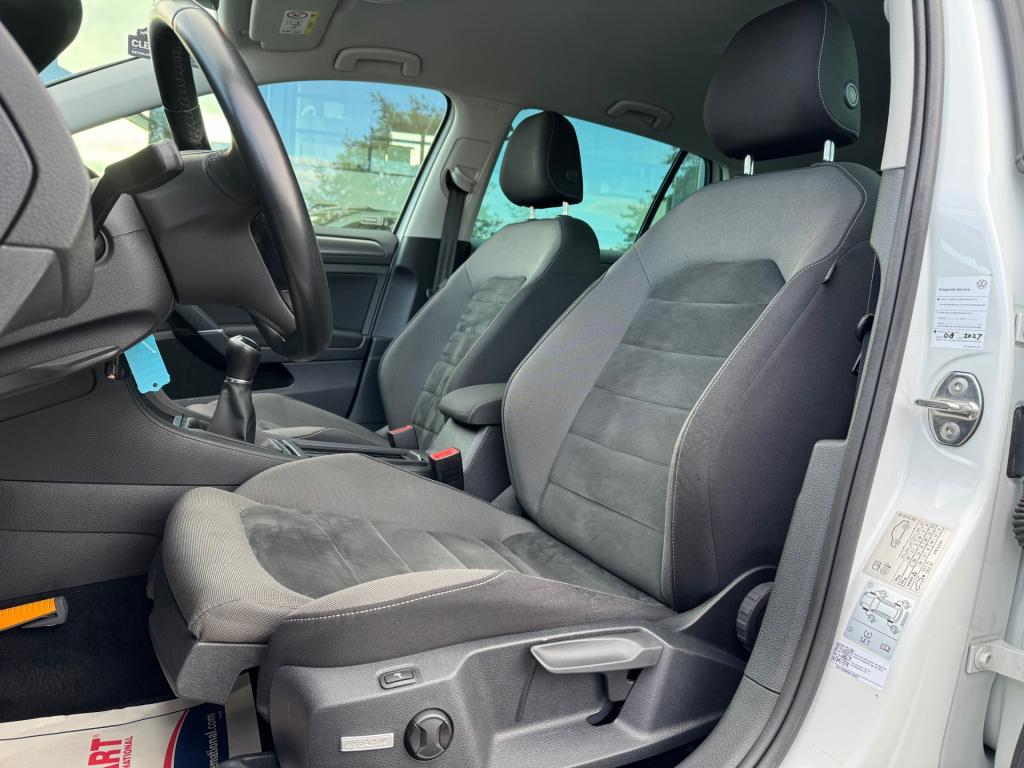 Volkswagen Golf 1.0 tsi * massage stoel * camera * carplay * stoelverwarmin