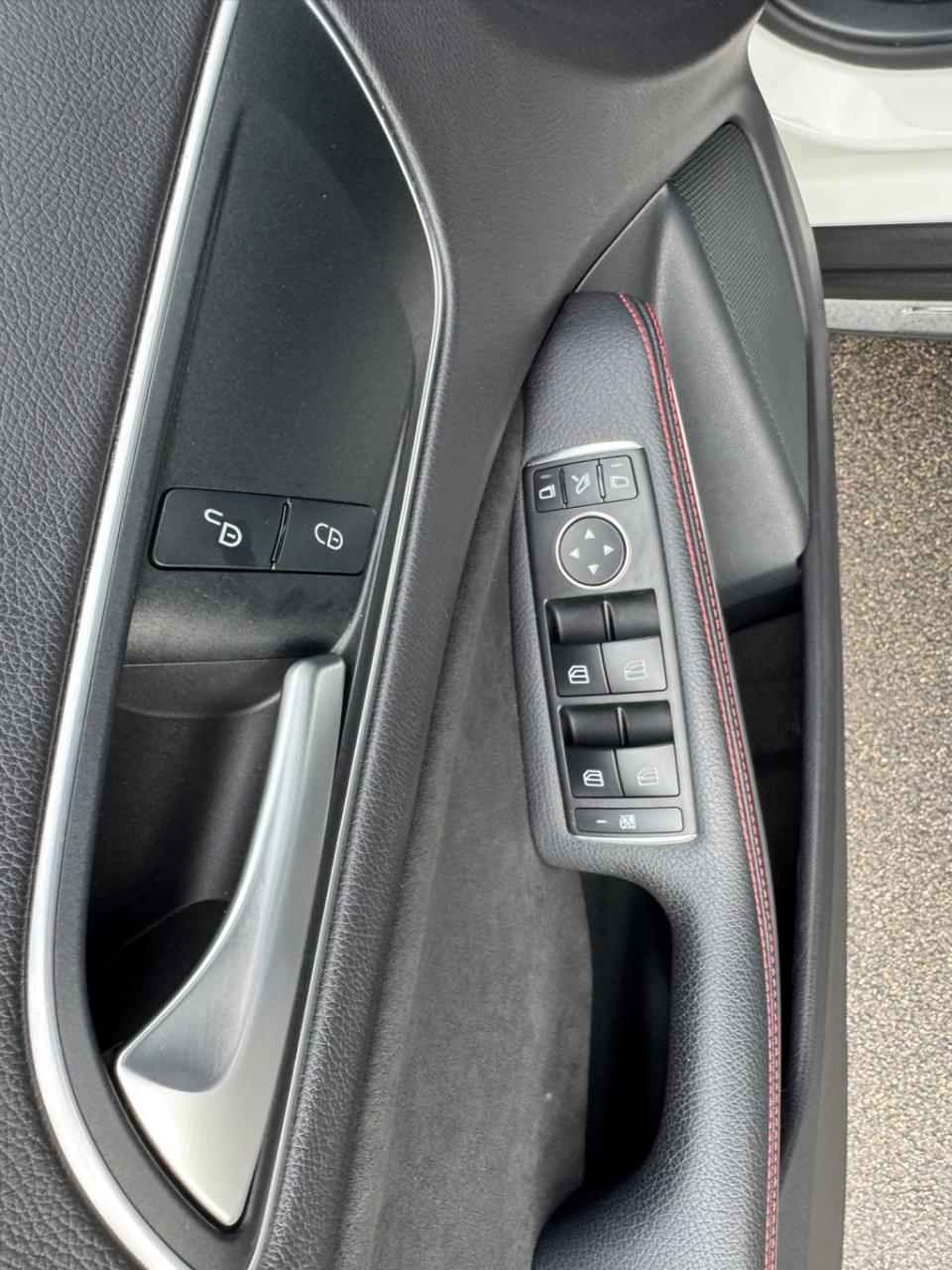 Mercedes-Benz Gla-klasse 200 amg line automaat , panoramaschuifdak , trekha