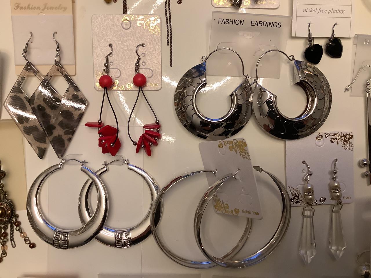 Partij prachtige oorbellen. (Partij 40)