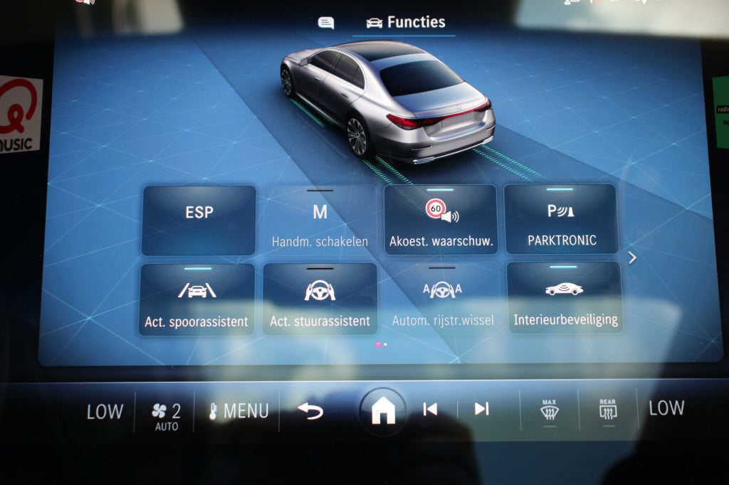 Mercedes-Benz E-Klasse 300 e amg line | superscreen | pano | burmester | 36