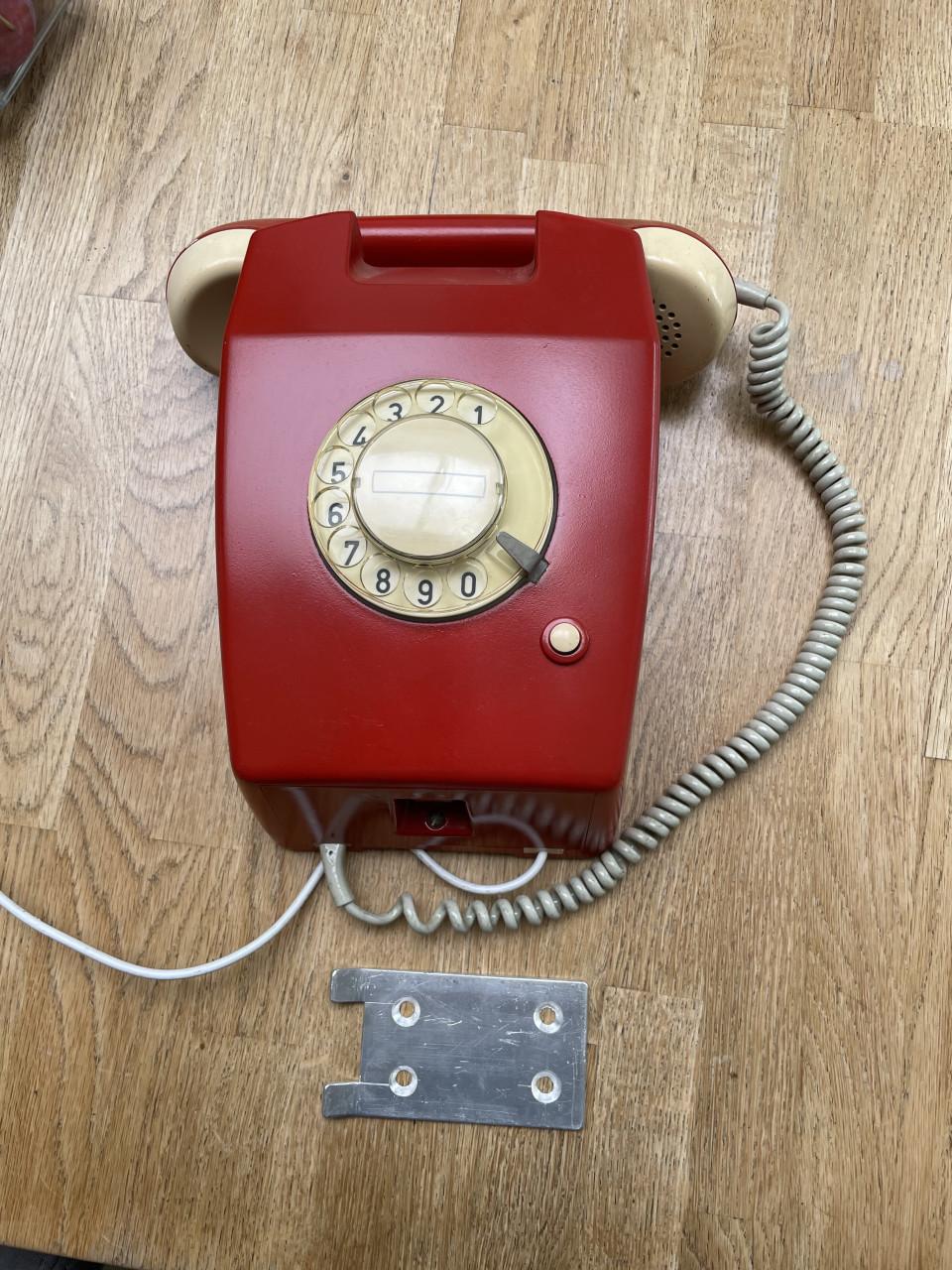 Te koop PTT telefoon W65  wandmodel