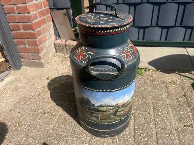 Melkbus beschilderd
