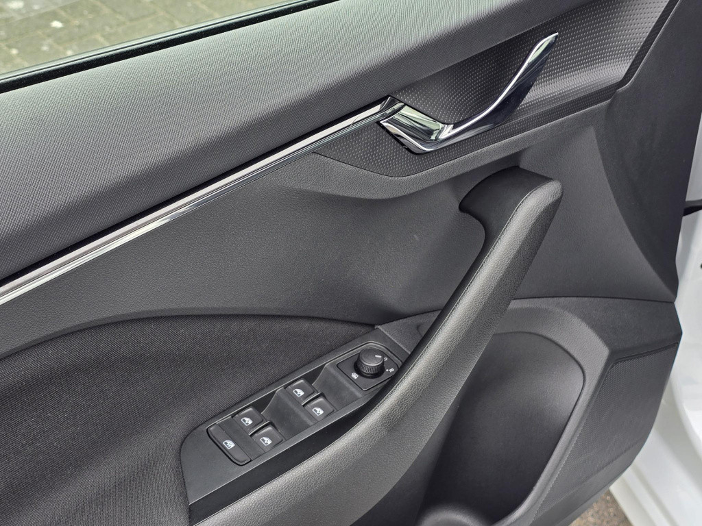 Skoda Kamiq 1.0 tsi selection virtual cockpit carplay navigatie pdc v+a sto