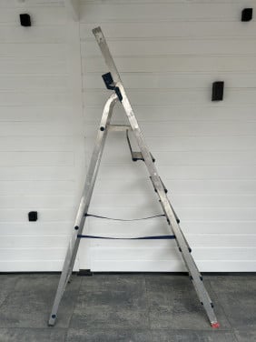 HUISHOUD TRAP MET 7 TREDEN