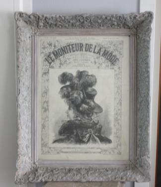 Brocante grijze geschilderde lijst met oude krant knipsel