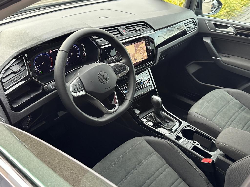 Volkswagen Touran 1.5 tsi 150pk dsg highline 7-persoons | dode hoek | virtu