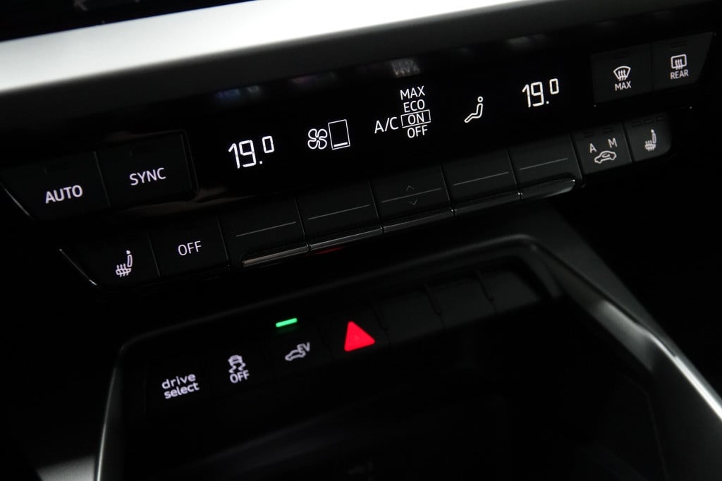 Audi A3 sportback 40 tfsi e bns edit | carplay | pdc | driveselect |