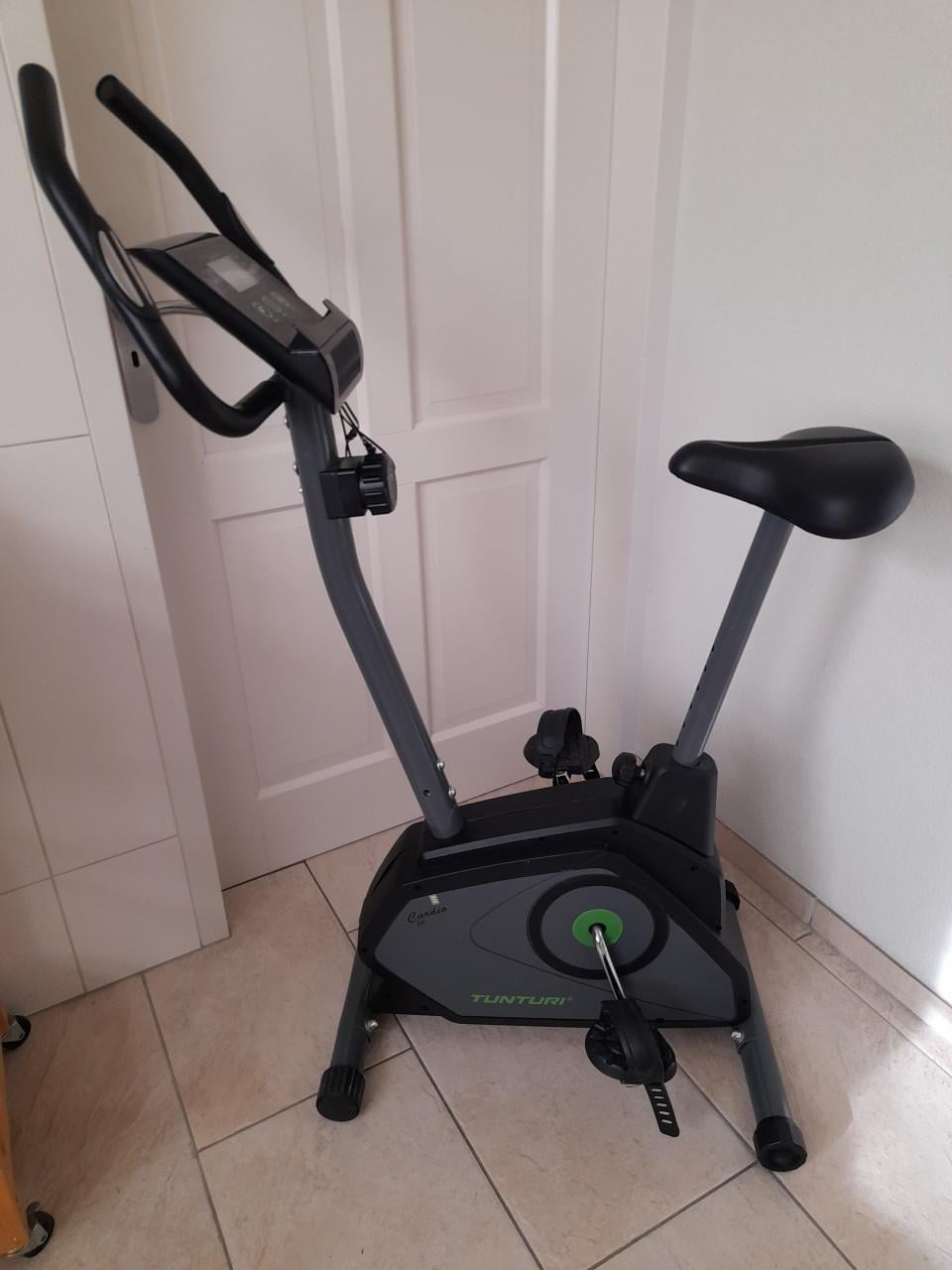 Hometrainer (Tunturi ) werkt naar behoren (in goede staat )