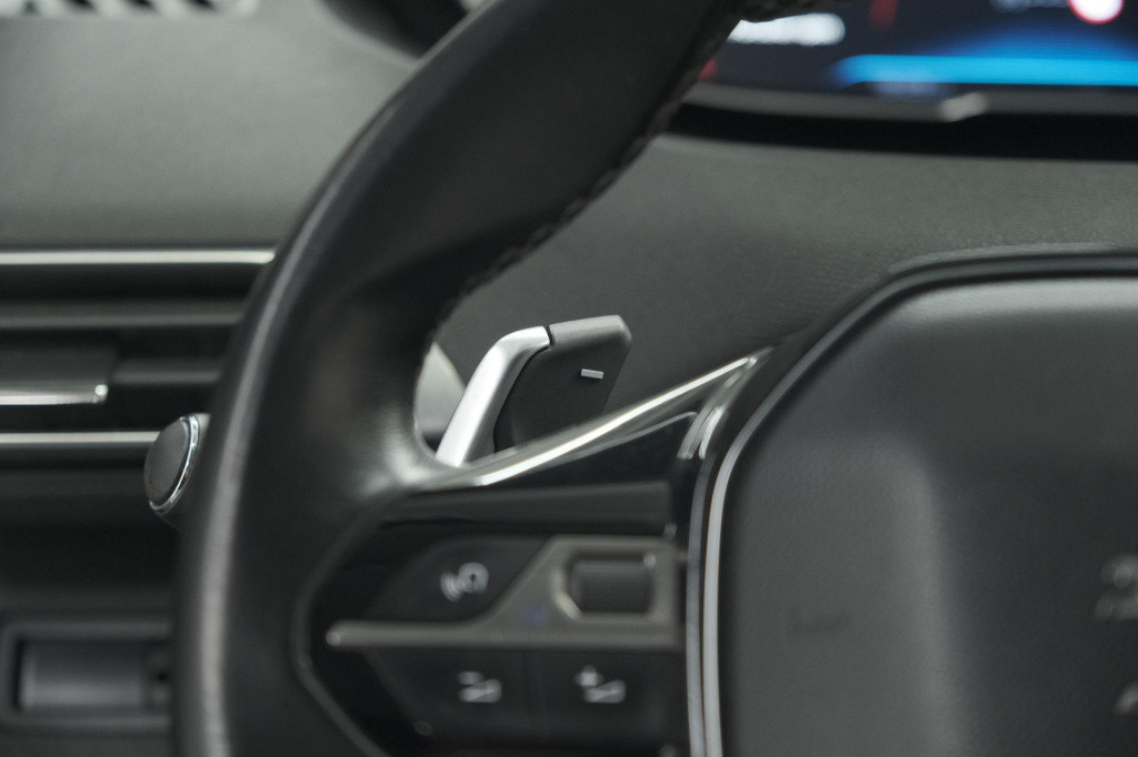 Peugeot 3008 puretech 130 eat6 allure | camera | navigatie | apple carplay 