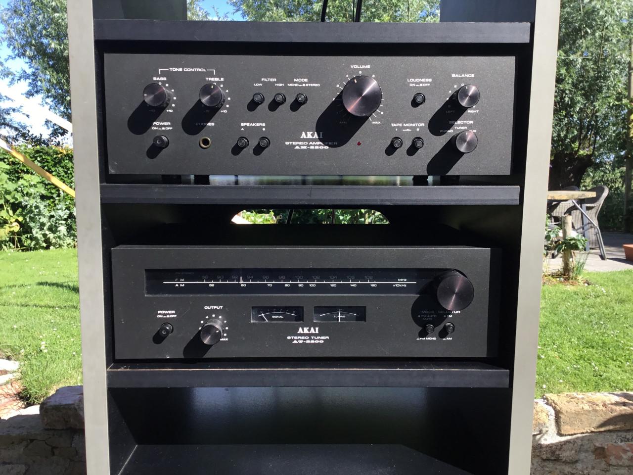 Akai Set met stereo tuner en platenspeler