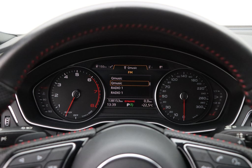 Audi A4 avant 35 tfsi s line black edition 150pk s-tronic