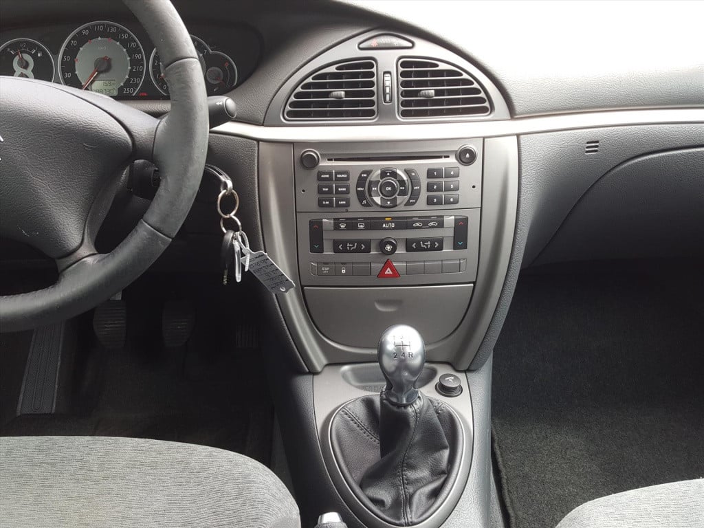 Citroen C5 1.8 16v ligne prestige climate control | parkeersensoren achter 
