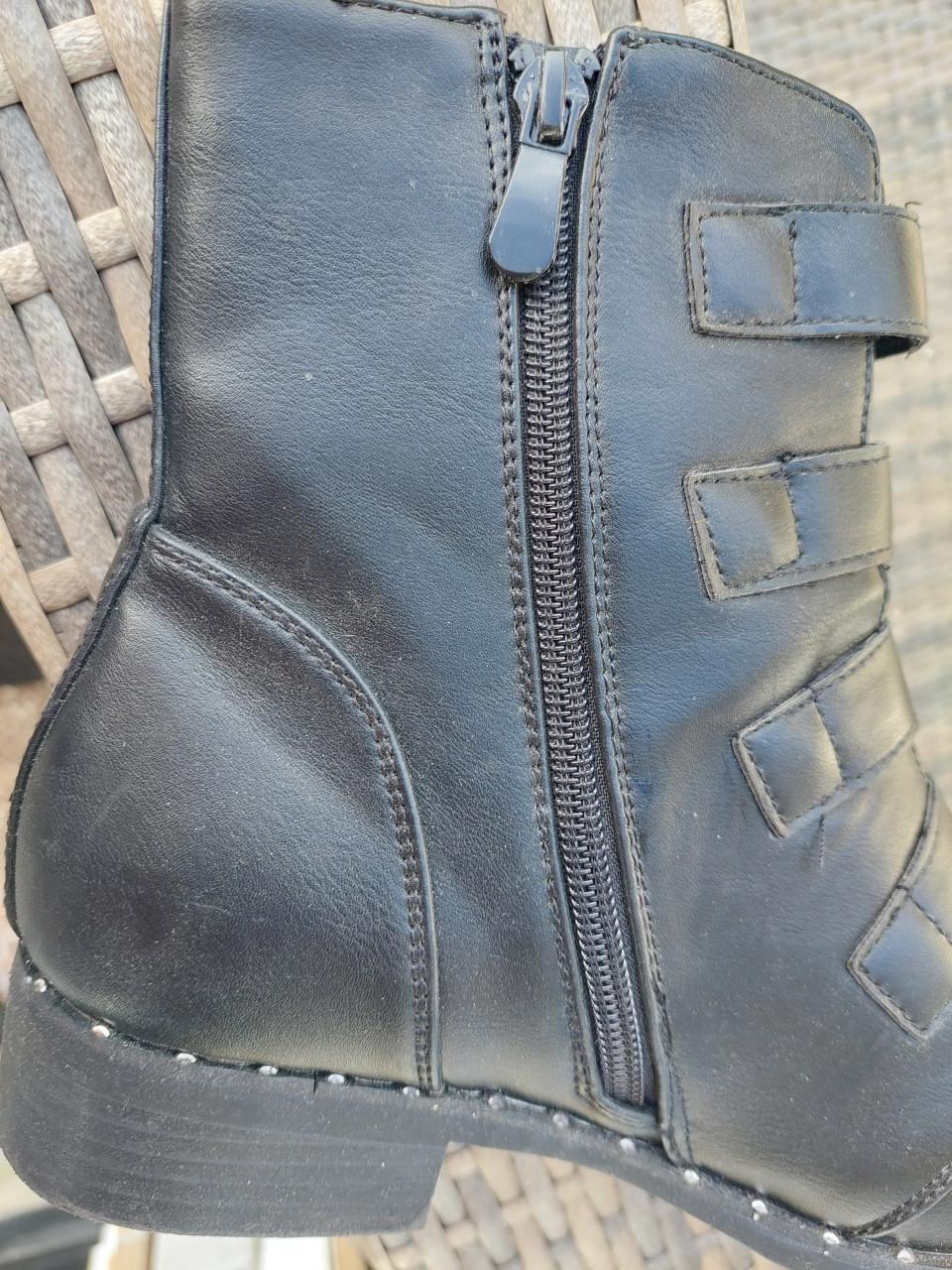 Als nieuwe zwarte stoere damesboots mt 37