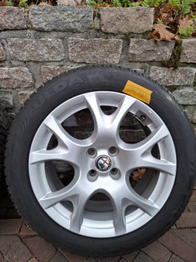 Autobanden met velg Alfa Mito
