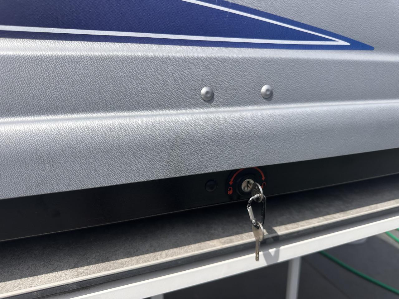 Thule dakkoffer Pacific 200 met fastgrip systeem/ 410 L