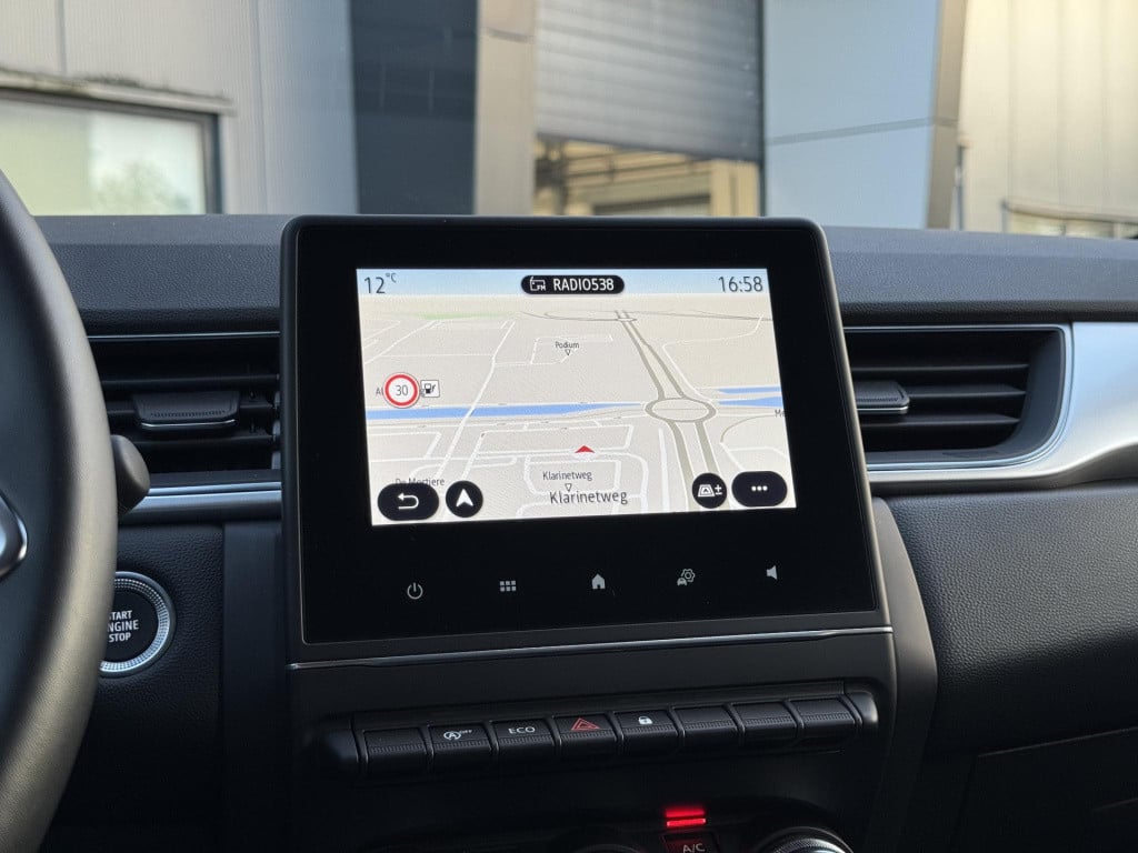 Renault Captur 1.3 tce 140 intens automaat, trekhaak!