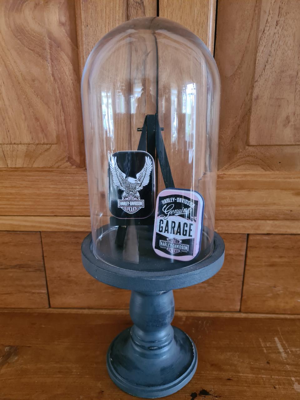 Brocante glazen stolp met zwarte houten voet