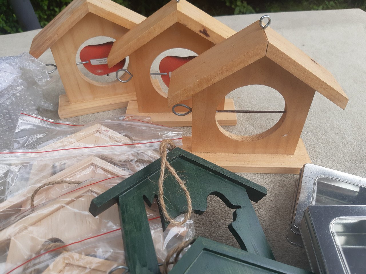 Diverse kerst pakket artikelen, restanten, o.a. vogelhuisjes
