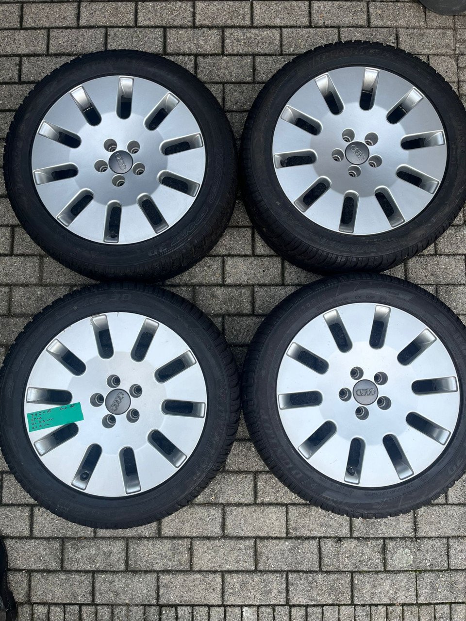 Diverse banden met velgen te koop