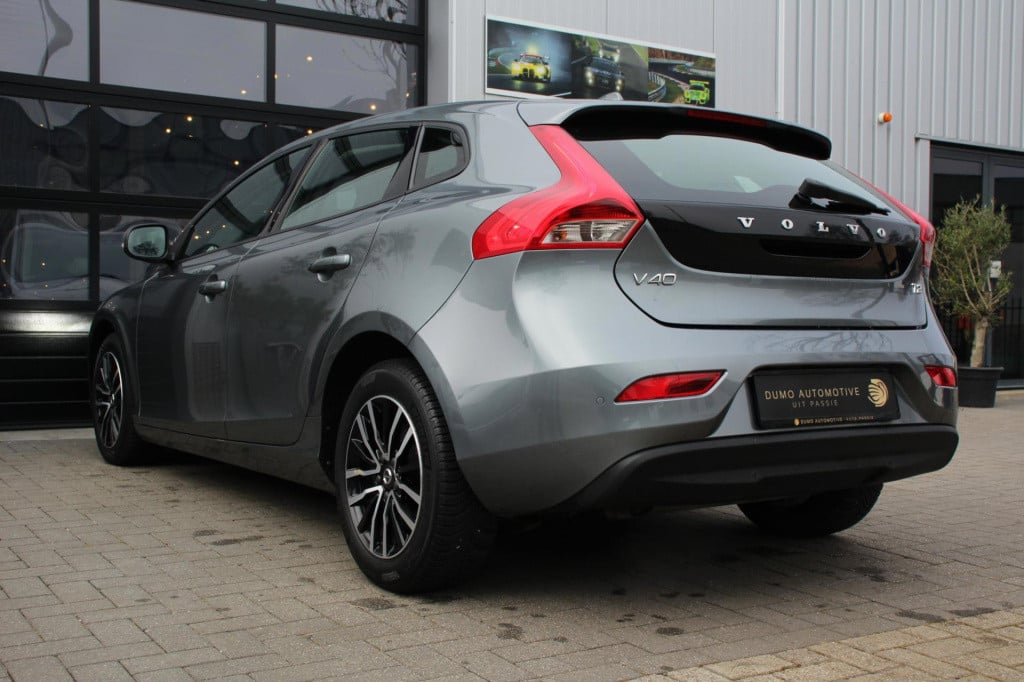 Volvo V40 2.0 t2 momentum polar+ navi - led - half leder - 1e eigenaar - lm