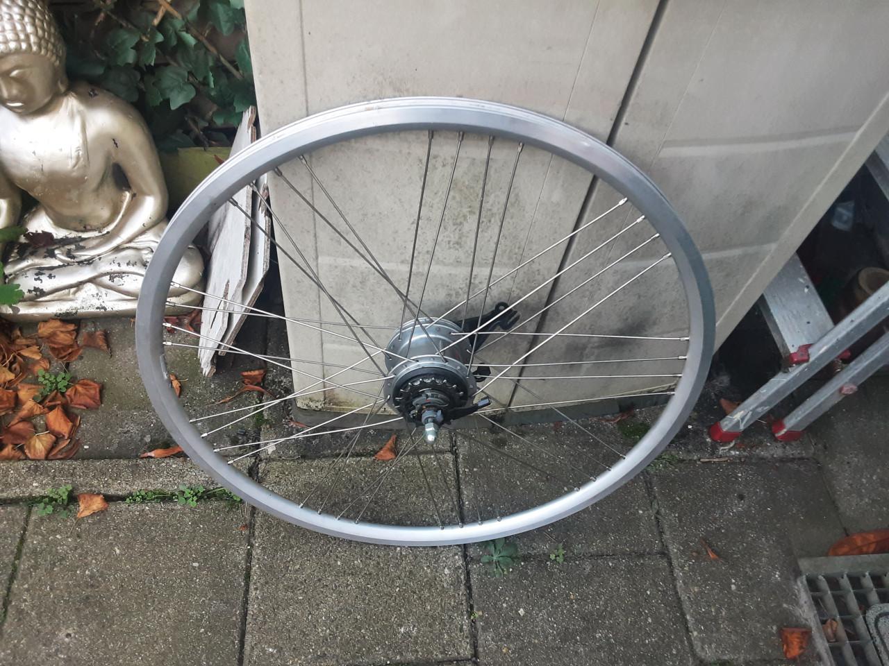 28 inch shimano nexus achterwiel, 8 speed,rollerbrake rem
