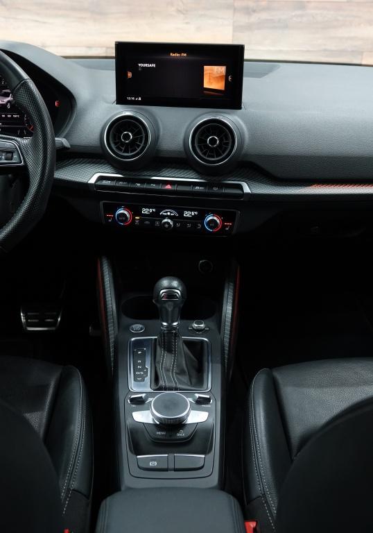 Audi Q2 1.5 tfsi | acc | pdc | carplay | s-line |