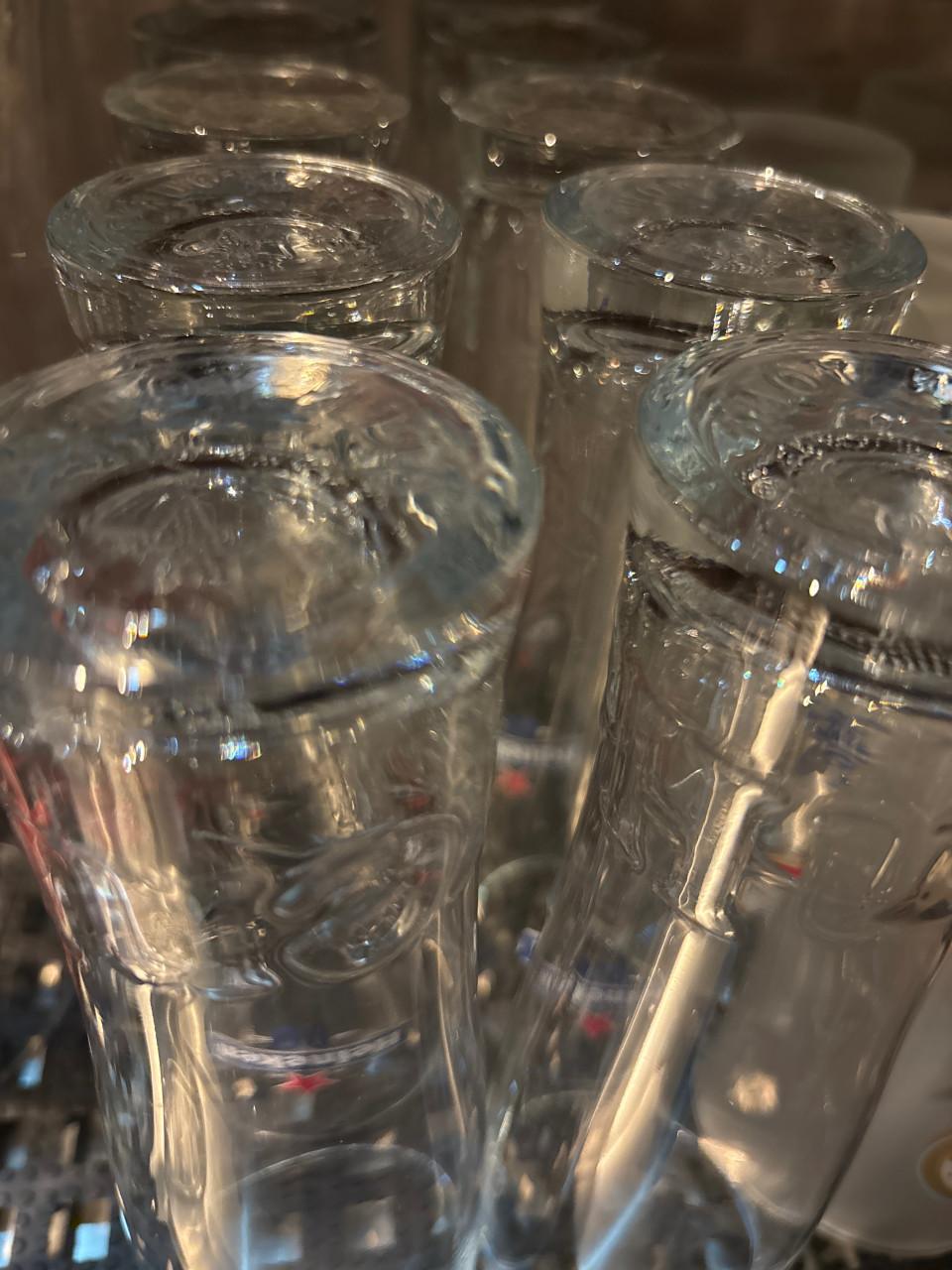 Gratis dopjes/bierviltjes houder/bierglazen
