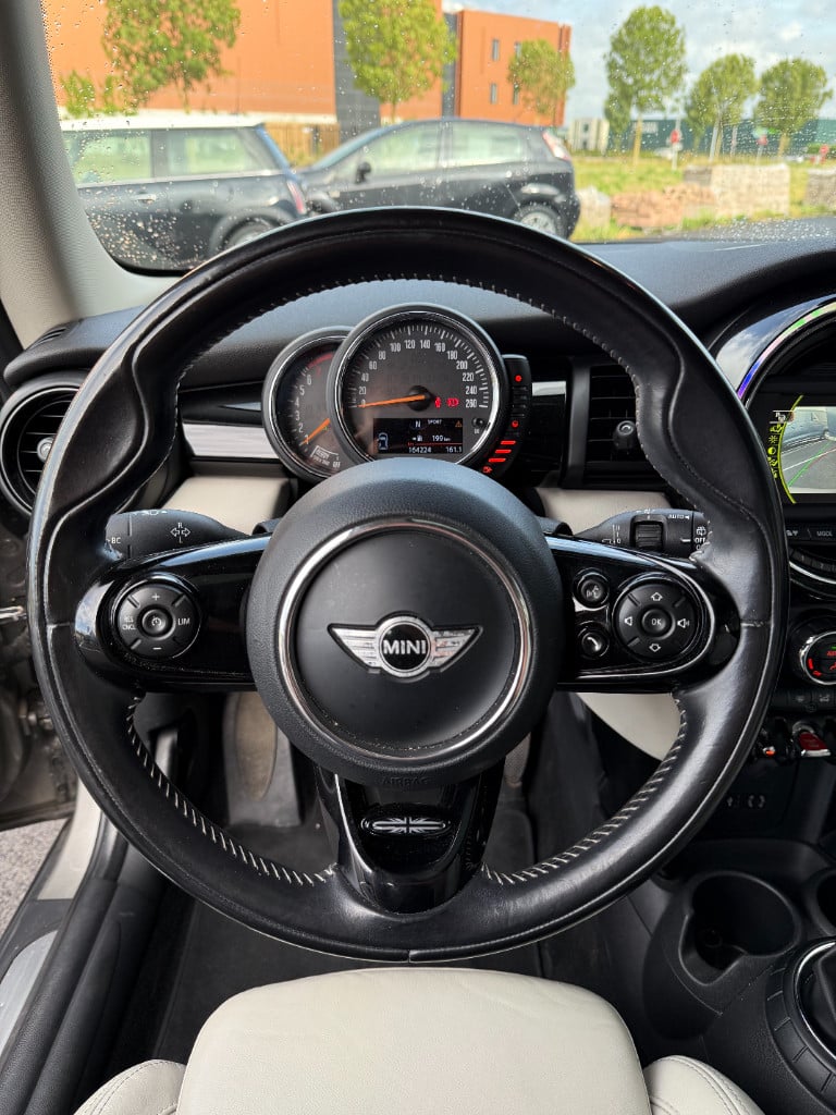 Mini Cooper 1.5 - chili - pano
