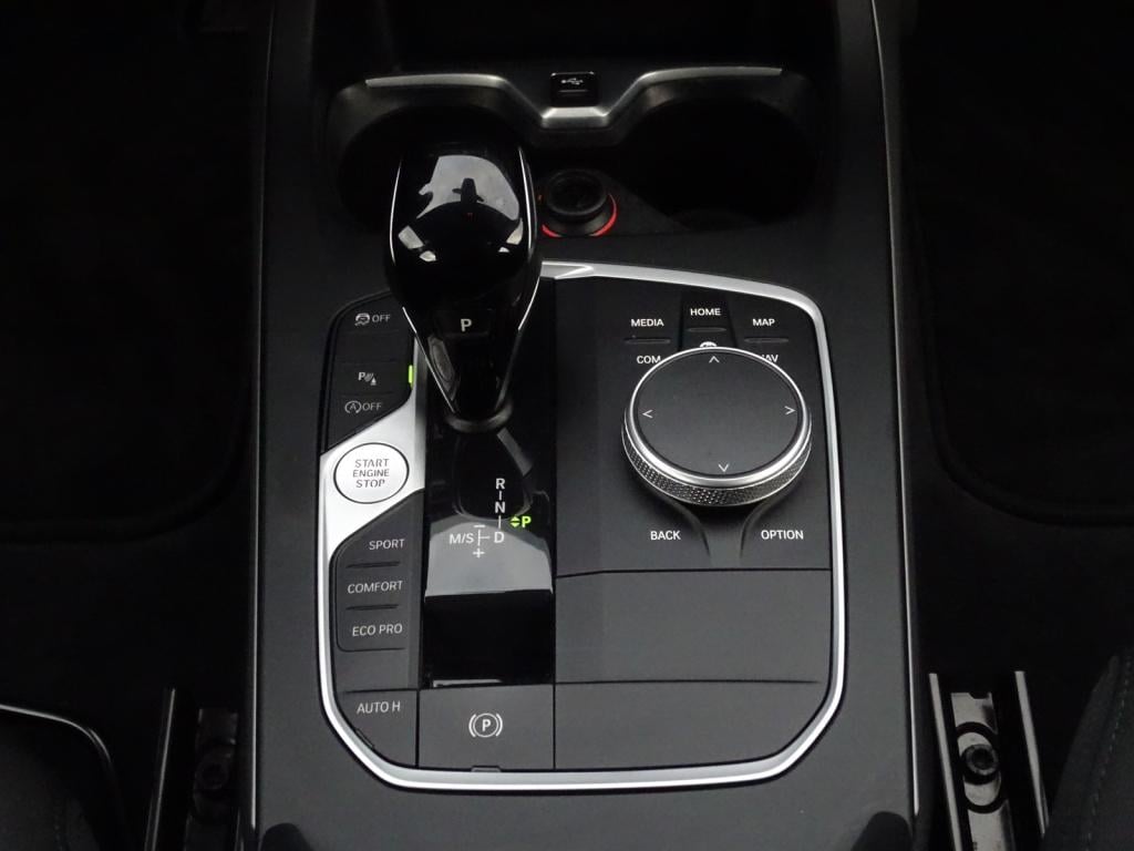 BMW 1 Serie 118i business edition | led | apple carplay /android auto