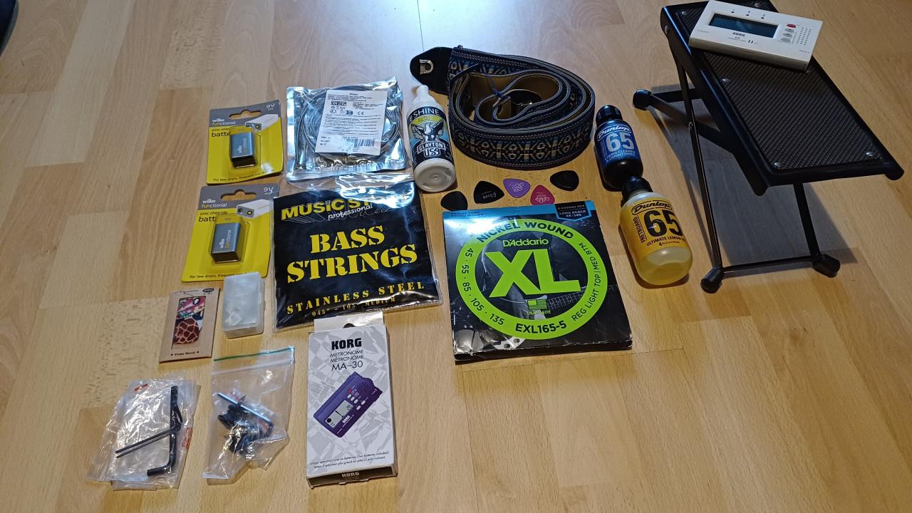 Basgitaar Yamaha RBX A2 met diverse toebehoren