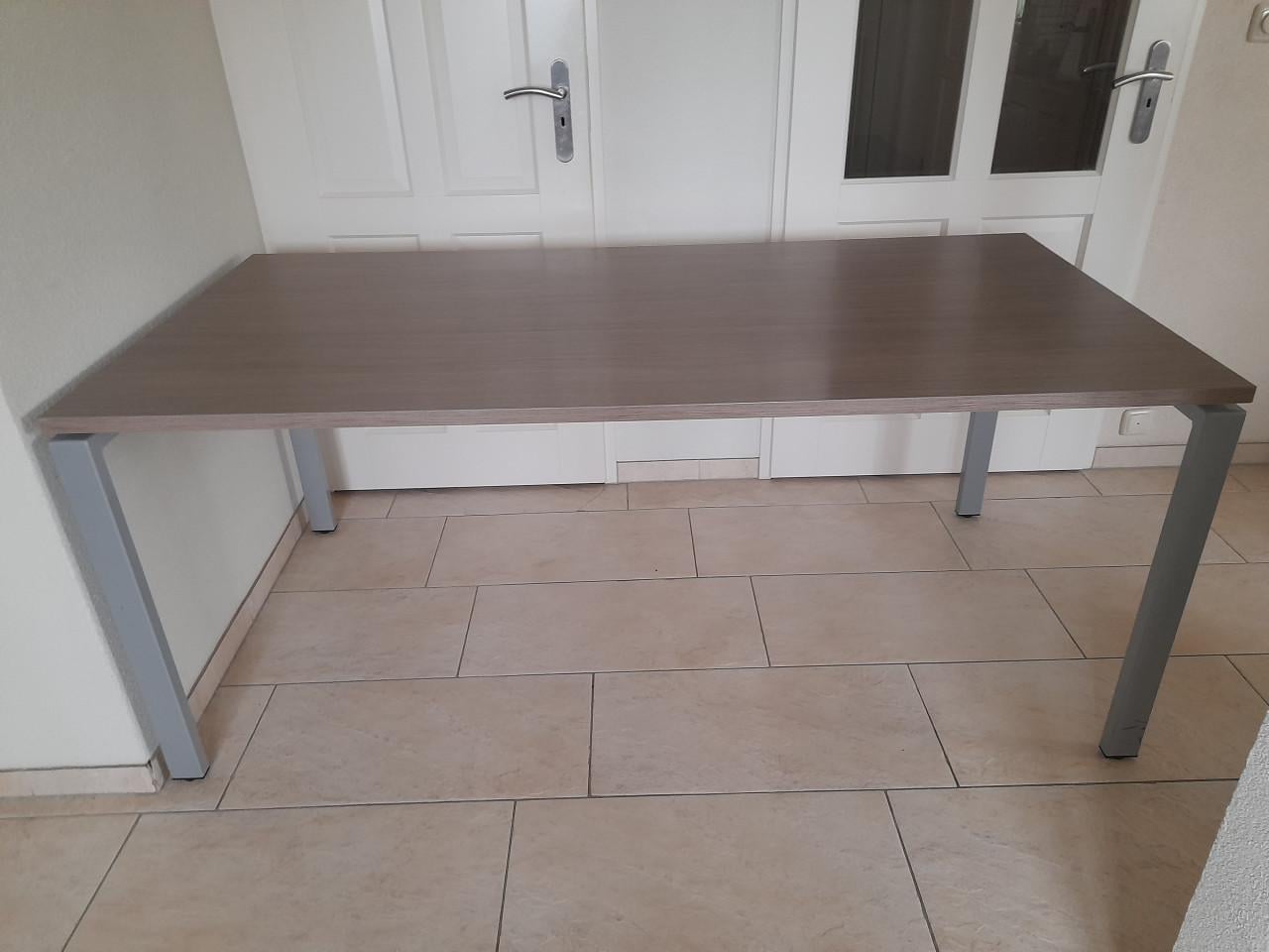 Prachtig bureau 90 x 180 x 75,5 (verstelbaar ) z.g.a.n.