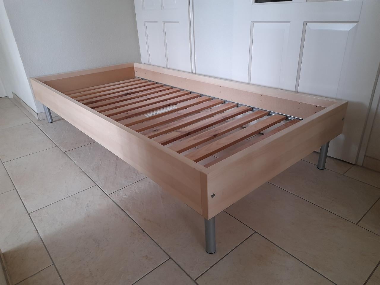 1 persoon bed 90 x 200 (in goede staat )