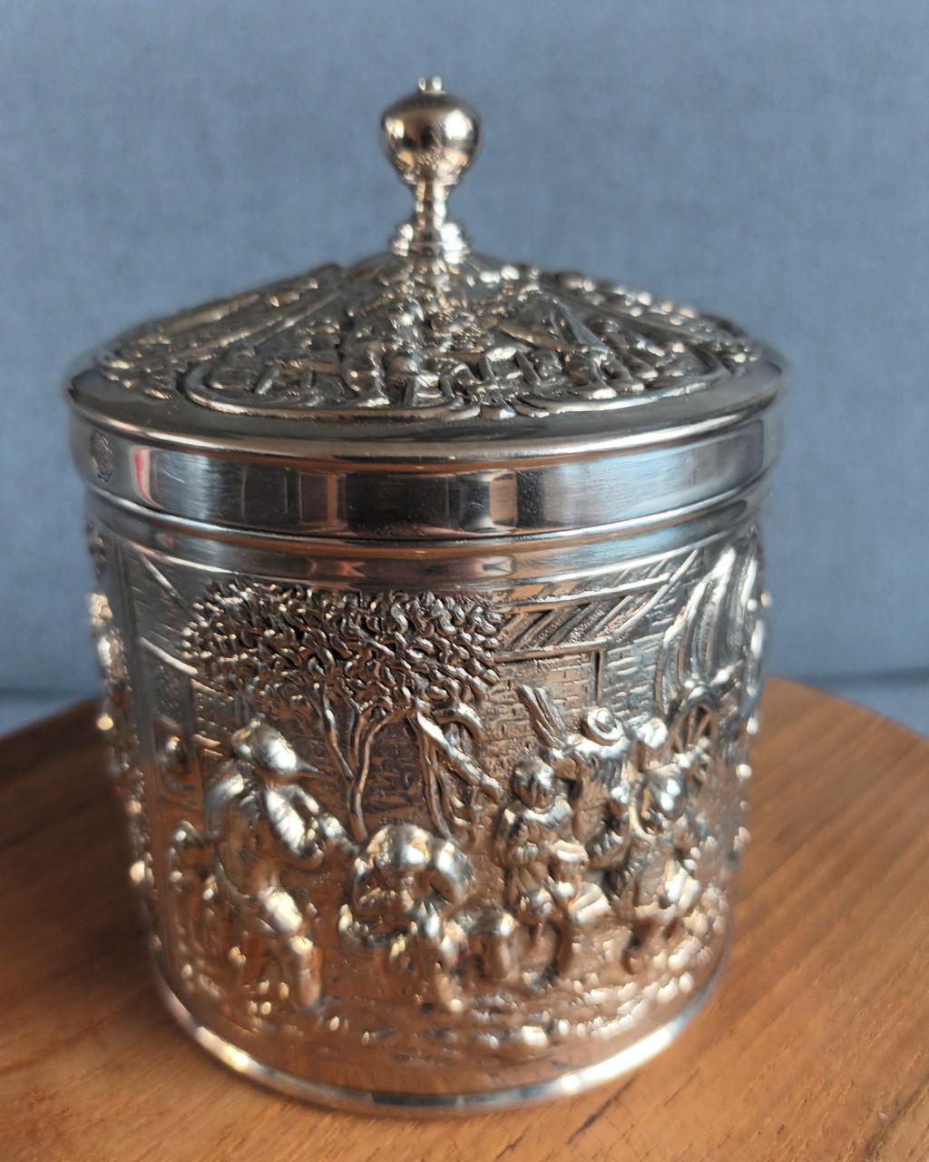 Verzilverd theebusje Douwe Egberts ca. 1960 H. Hooijkaas