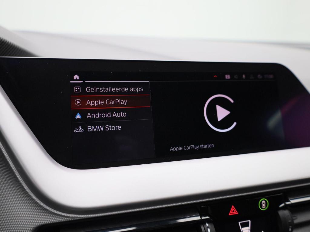 BMW 1 Serie 116i executive | automaat | parkeer sensoren | navigatie | virt