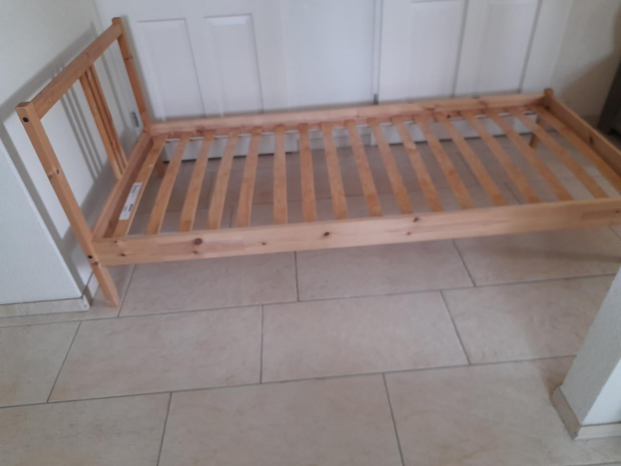 Ikea fjellse bed met lattenbodem 90 x 200 (in goede nette staat )