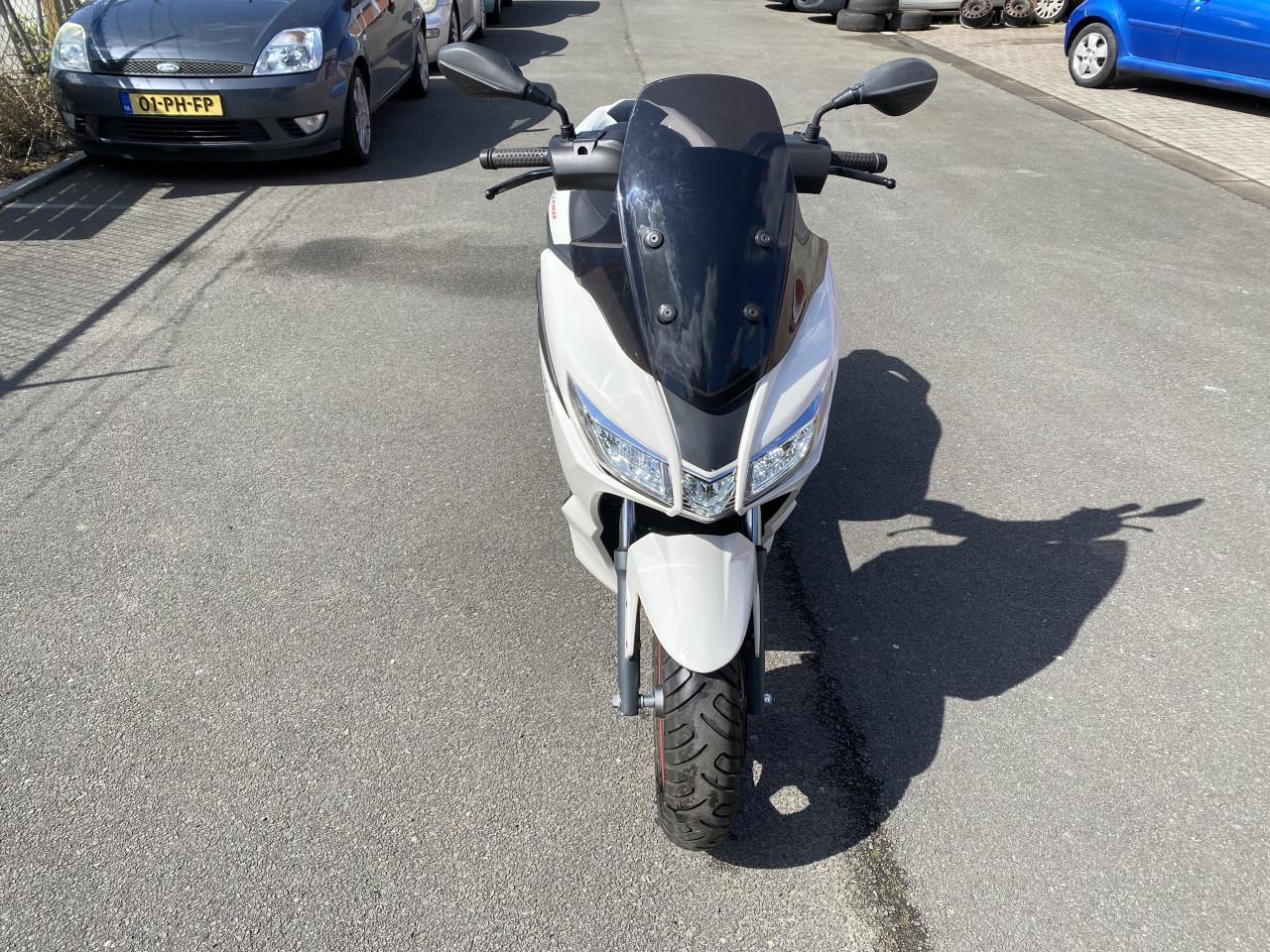 Aprilia SXR 50. 2022 in nieuwstaat!