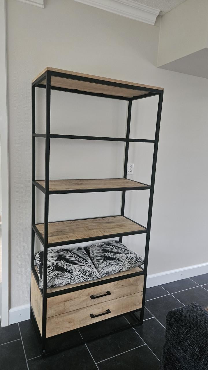Stellingkast