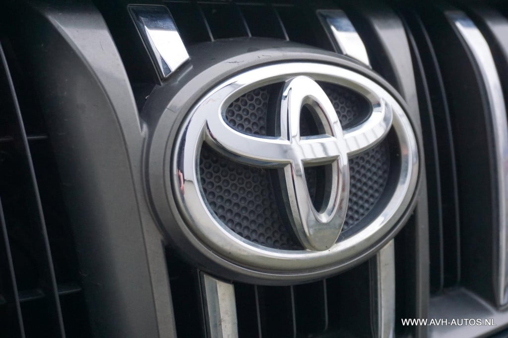 Toyota Land Cruiser 3.0 d-4d-f vx window van