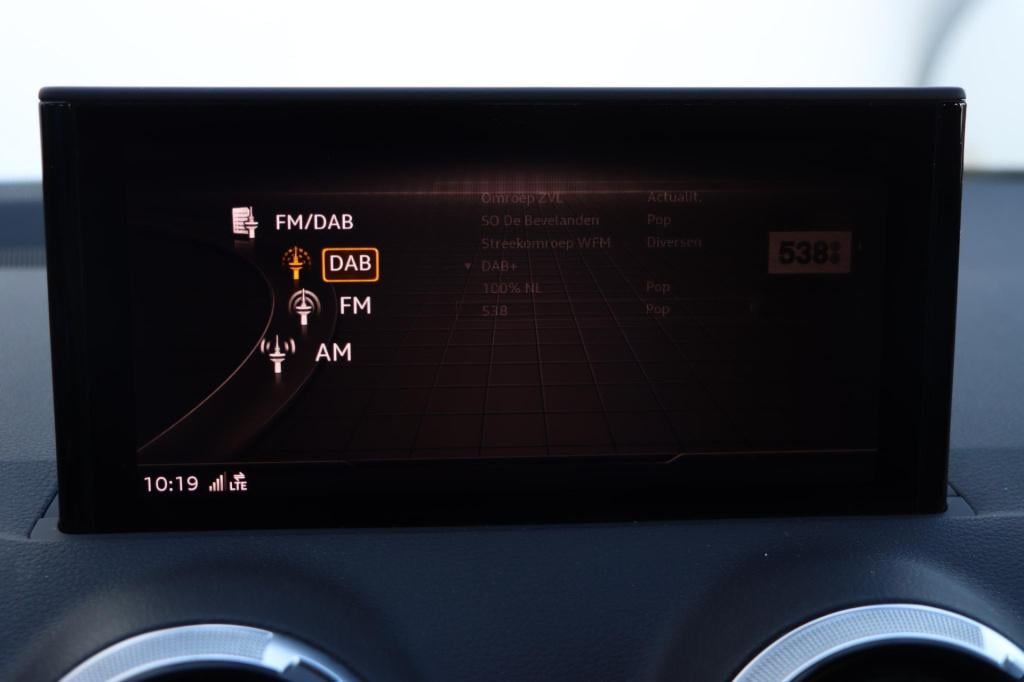 Audi Q2 35 tfsi advanced edition 150pk | camera | stoelverwarming | navi