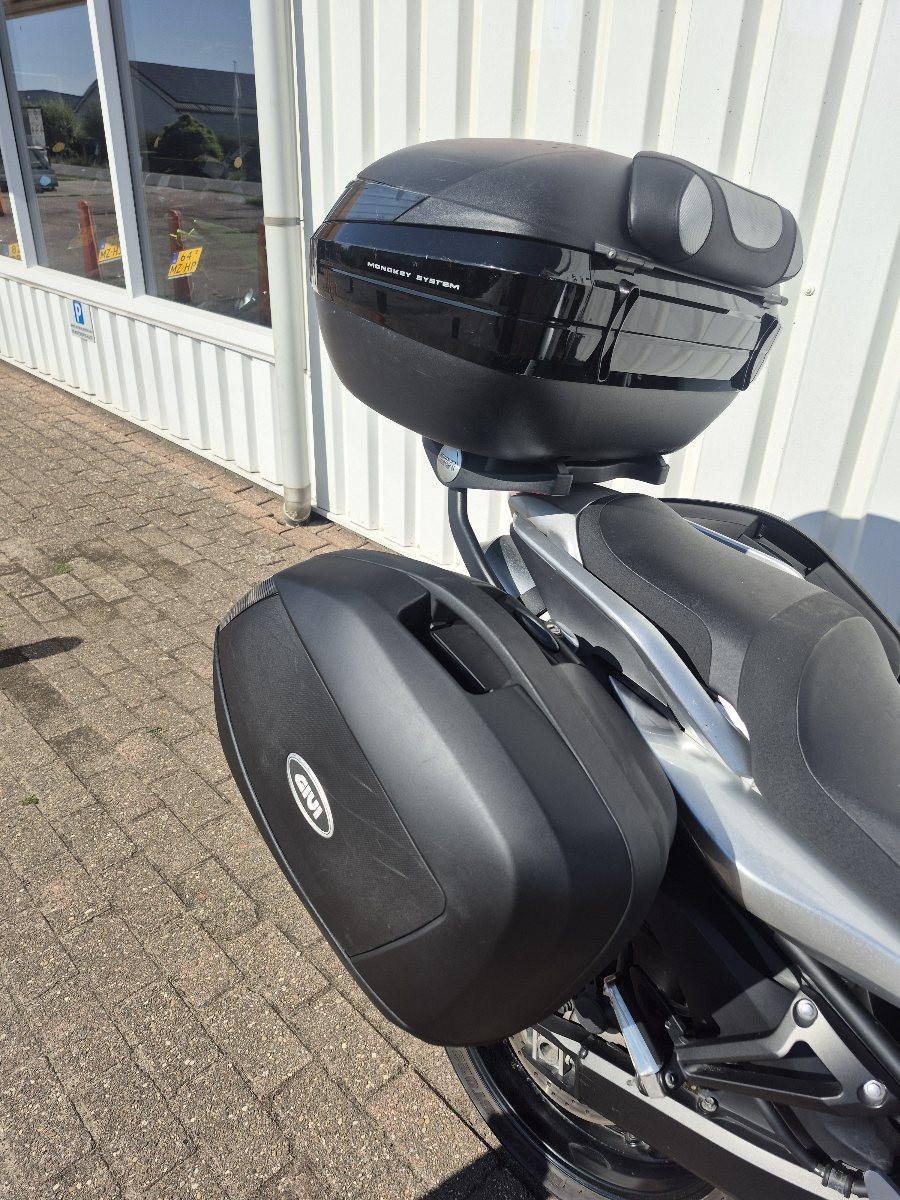 Yamaha Fazer FZ6-S uit 2010, sportieve toermotor met weinig Km
