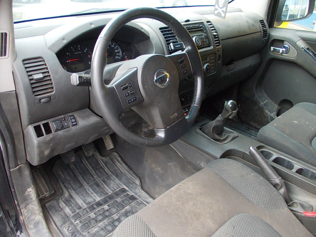 Nissan Navara 2.5 dci 4wd bj. 2010 motor defect!! export