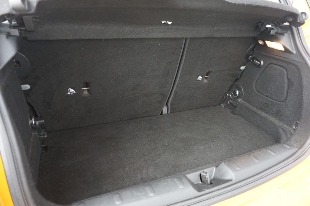 Mini 3-deurs 1.2 one airco / stoelverw. / bt / elektr. ramen / lm velgen