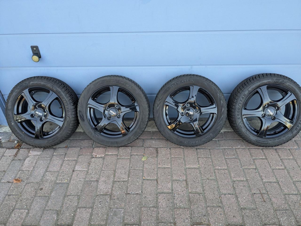 Winterbanden op LM velgen 195/50R15