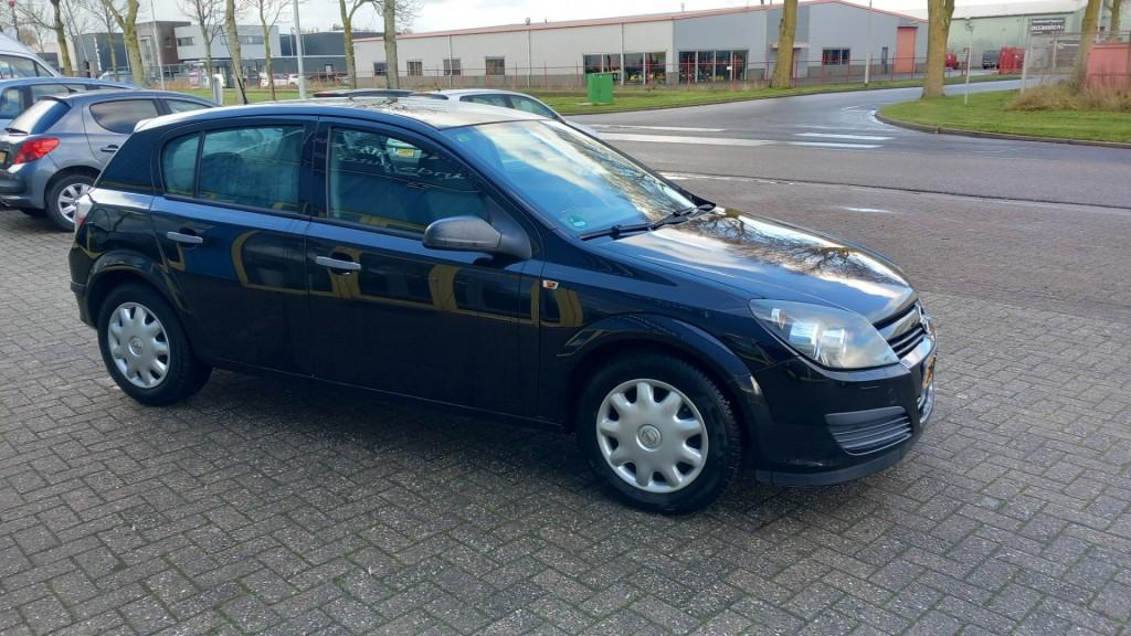 Opel Astra 1.6 essentia