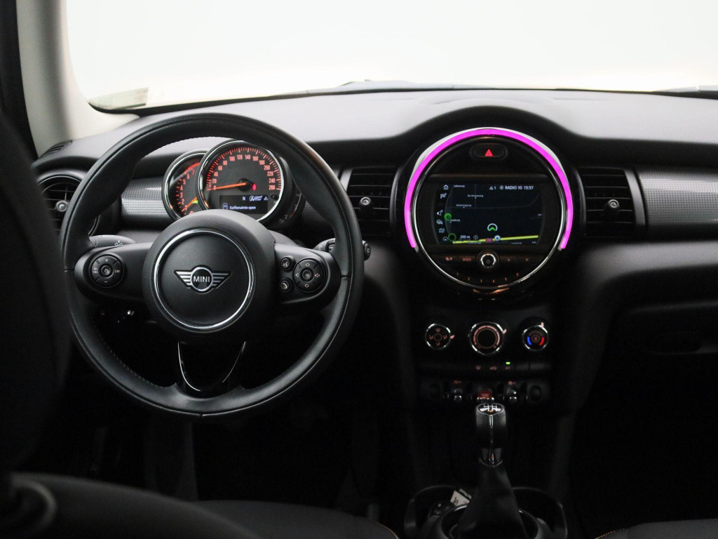 Mini Cooper mini 1.5 | lmv | parkeer sensoren | navigatie | airco | cruise 