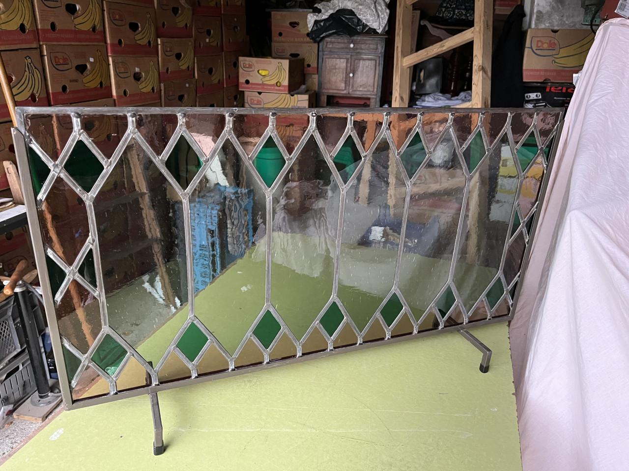 Glas in lood voorzetraam in gekleurd glas en metalen frame NIEUW