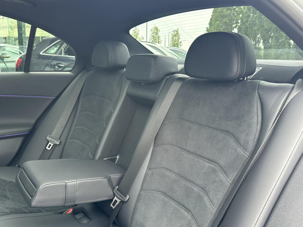 Mercedes-Benz E-Klasse 300 e amg line l nieuw model i panoramadak l distron